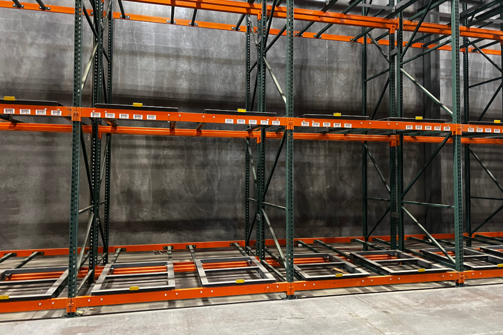Nested pushback carts on inclined rails